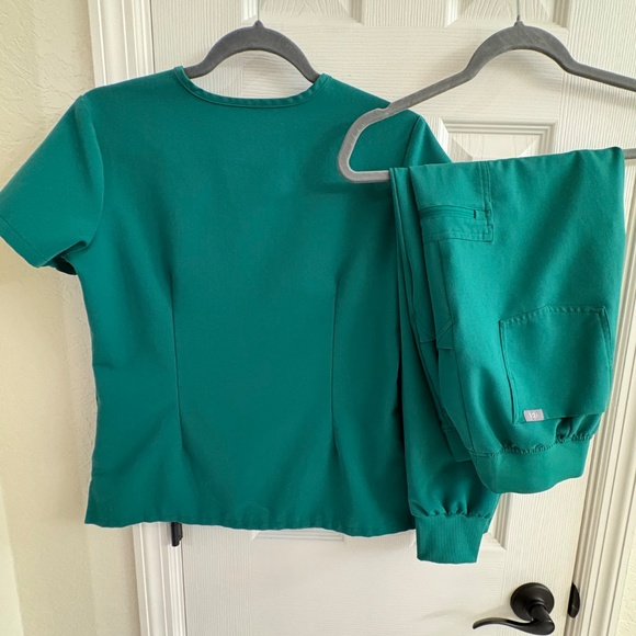 FIGS - Picture 2 of 7